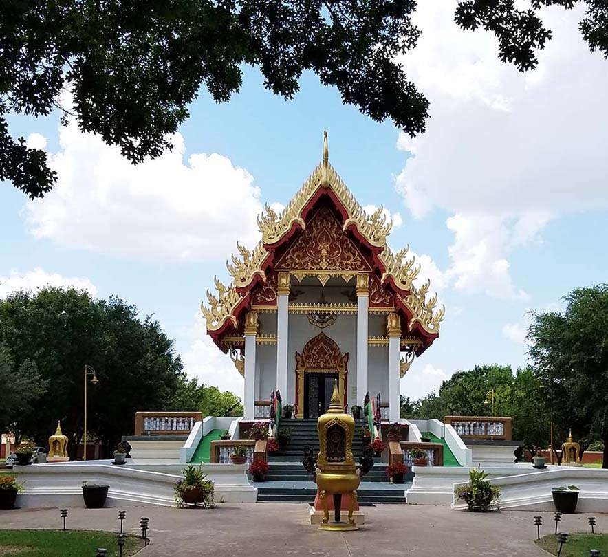 Girlfriends Asian Tour - Temple at Wat Keller