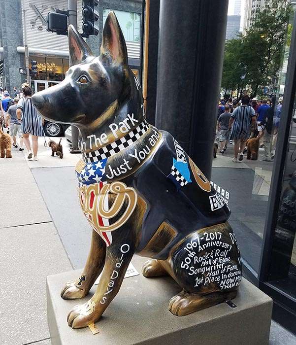 2017-09-30 Dog Statues in Chicago - dog 3