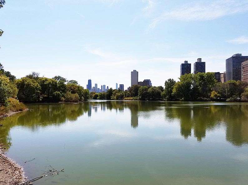 Walk through Lincoln Park in Chicago - Lincoln Park North Pond