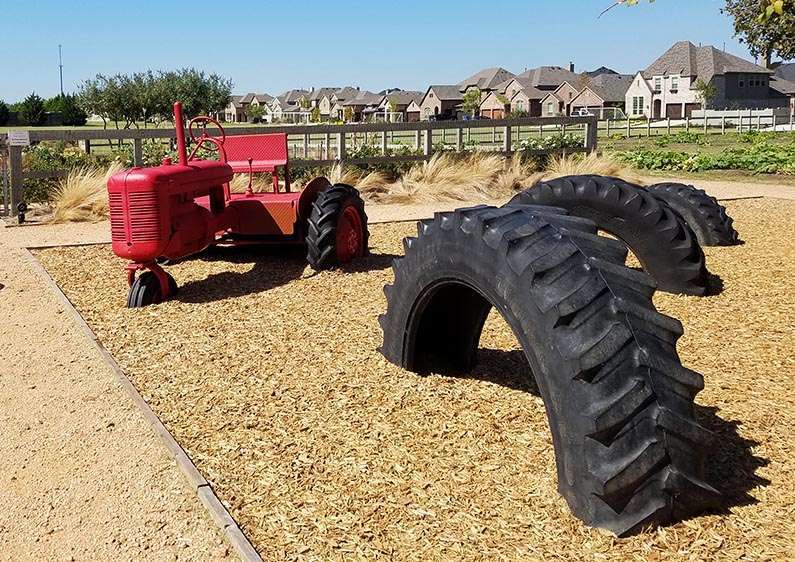 2017-10-18 Morning Coffee at Farmhouse Coffee & Treasures - tractor